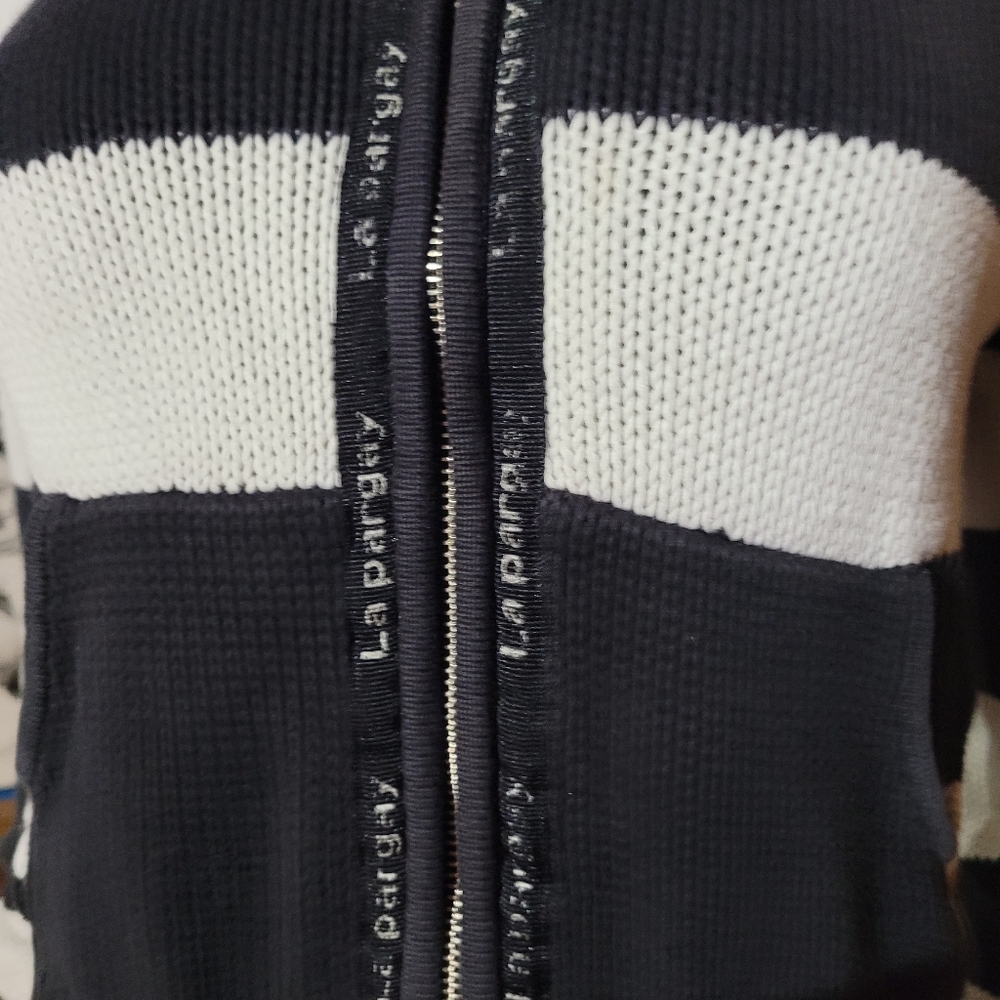 Sweater - Picture 5 of 12